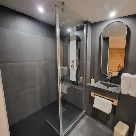 Poule House By Out & קובן