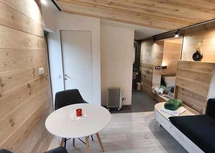 Lodge Poule House By Out & *