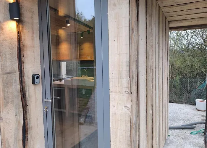 Poule House By Out & אכסניה